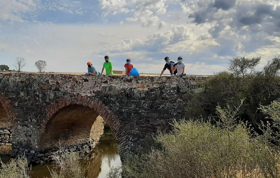 AN0921 Voluntarios de Nestlé recogen 1.000 kilos de basuraleza
